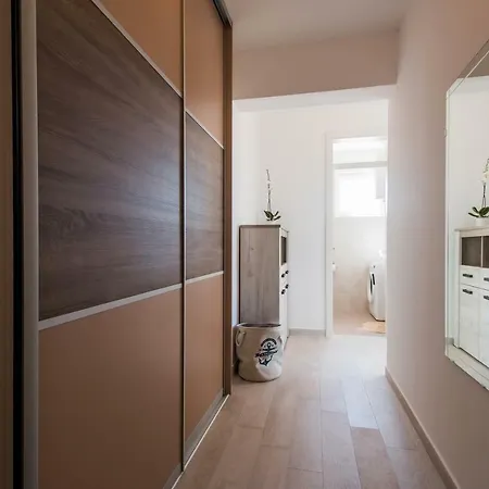 Hera With Balcony And Free Parking Zadar
