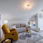 아파트 Hera With Balcony And Free Parking