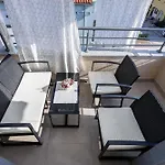 Hera With Balcony And Free Parking 아파트 *