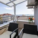 Hera With Balcony And Free Parking * 자다르