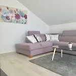 아파트 Hera With Balcony And Free Parking