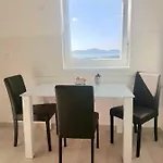 Hera With Balcony And Free Parking 아파트 자다르