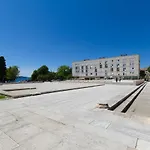 Hera With Balcony And Free Parking 아파트