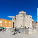 Hera With Balcony And Free Parking 자다르