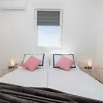 아파트 Hera With Balcony And Free Parking *