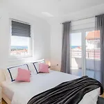 Hera With Balcony And Free Parking 아파트