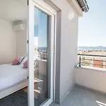 Hera With Balcony And Free Parking 자다르