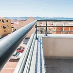 Hera With Balcony And Free Parking 아파트 *