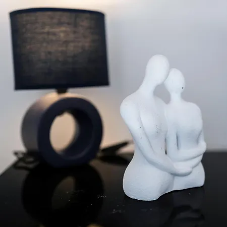 Hera With Balcony And Free Parking 아파트