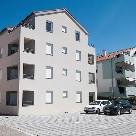 Hera With Balcony And Free Parking Lägenhet