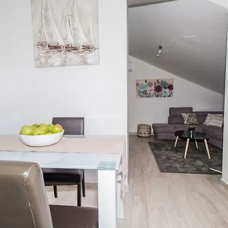Hera With Balcony And Free Parking Διαμέρισμα *