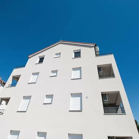 アパート Hera With Balcony And Free Parking ザダル