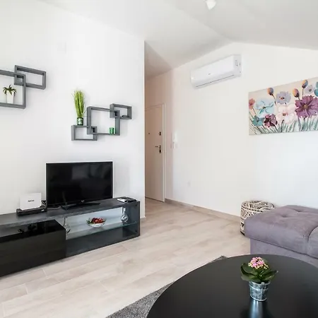 Hera With Balcony And Free Parking Διαμέρισμα Ζαντάρ