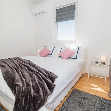Hera With Balcony And Free Parking Διαμέρισμα *