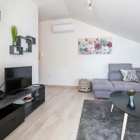 Hera With Balcony And Free Parking *