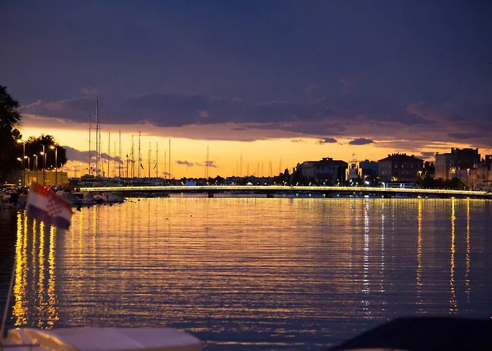 Hera With Balcony And Free Parking * ザダル