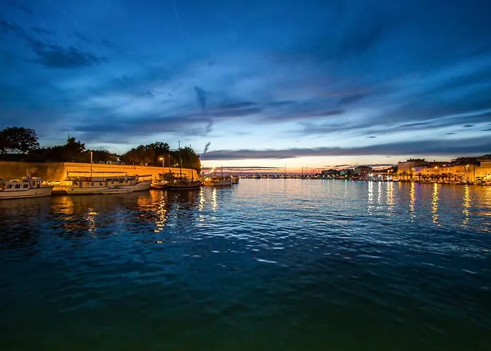 Hera With Balcony And Free Parking アパート ザダル