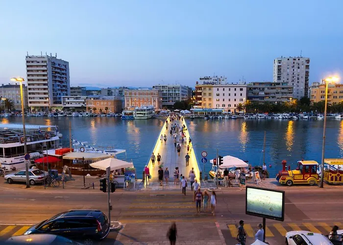 アパート Hera With Balcony And Free Parking