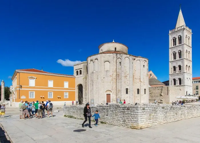 Hera With Balcony And Free Parking ザダル