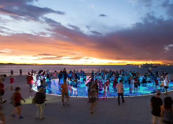 Hera With Balcony And Free Parking アパート ザダル