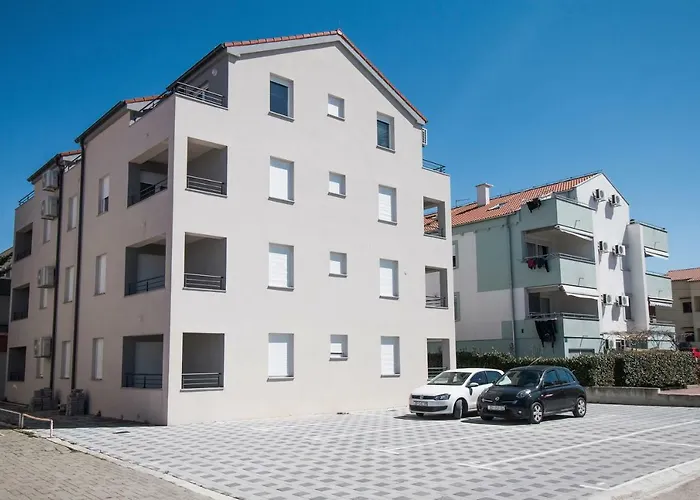 Hera With Balcony And Free Parking アパート