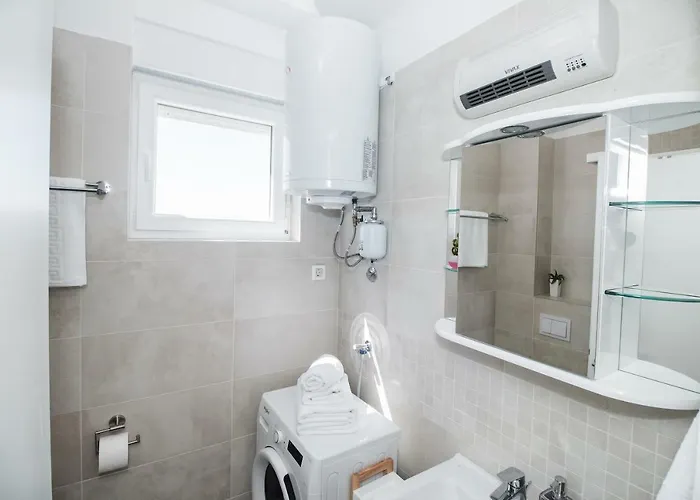 Hera With Balcony And Free Parking *