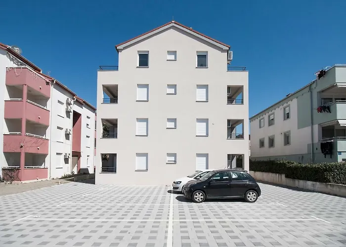 Hera With Balcony And Free Parking アパート