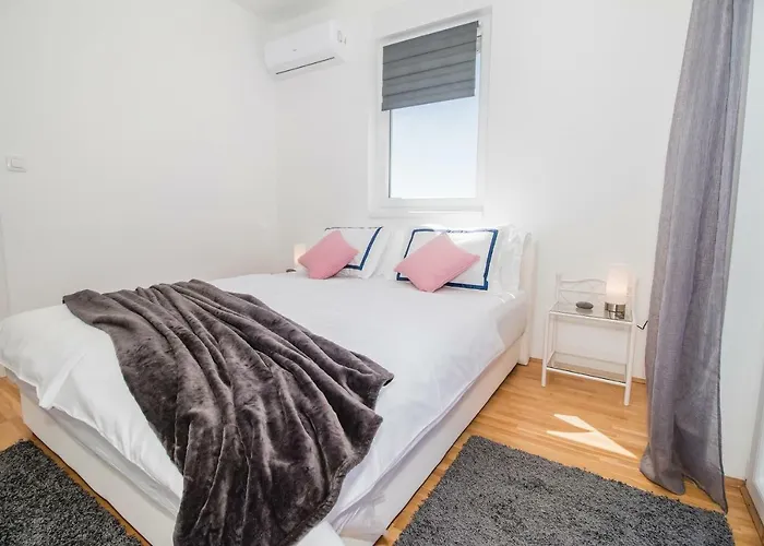 Hera With Balcony And Free Parking アパート *