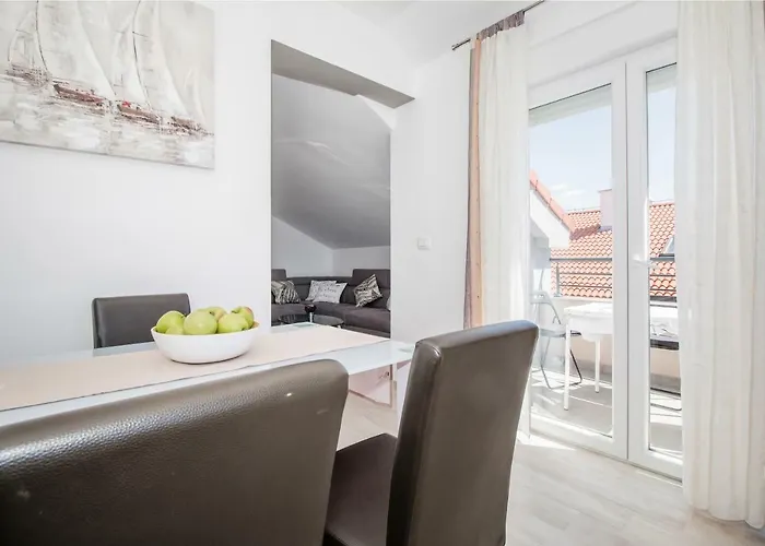 Hera With Balcony And Free Parking アパート *