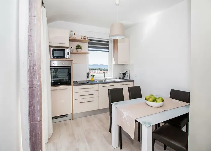 アパート Hera With Balcony And Free Parking ザダル