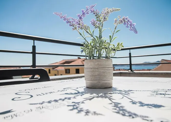 Hera With Balcony And Free Parking ザダル