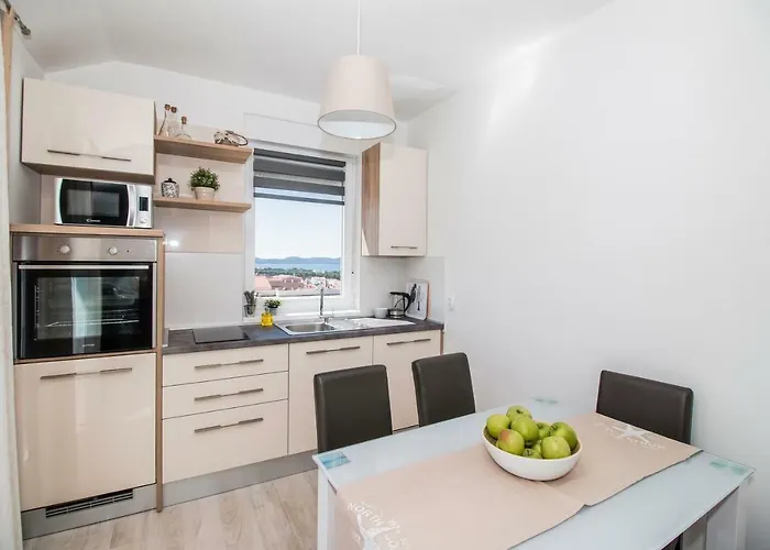 Hera With Balcony And Free Parking アパート *