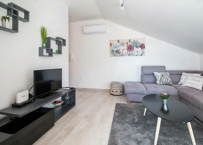 Hera With Balcony And Free Parking *